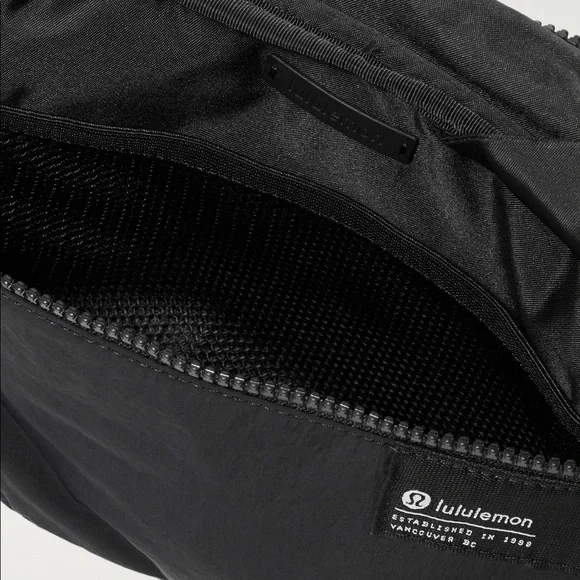 Lululemon Clean Lines Belt Bag Black NWOT
